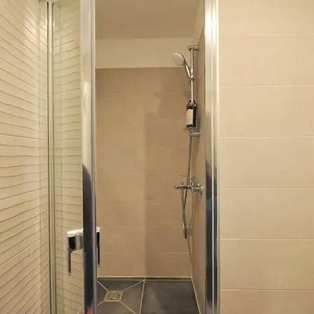 Comfort At Hanzas Residence, Near Cafes, Bars, Museums & Esplanade Апартаменты *