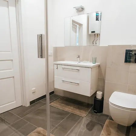 Comfort At Hanzas Residence, Near Cafes, Bars, Museums & Esplanade Рига