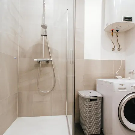 Comfort At Hanzas Residence, Near Cafes, Bars, Museums & Esplanade Рига